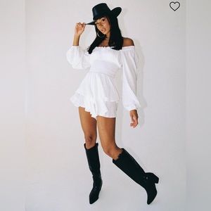 Princess Polly long sleeve romper in white, size 4, tags still on